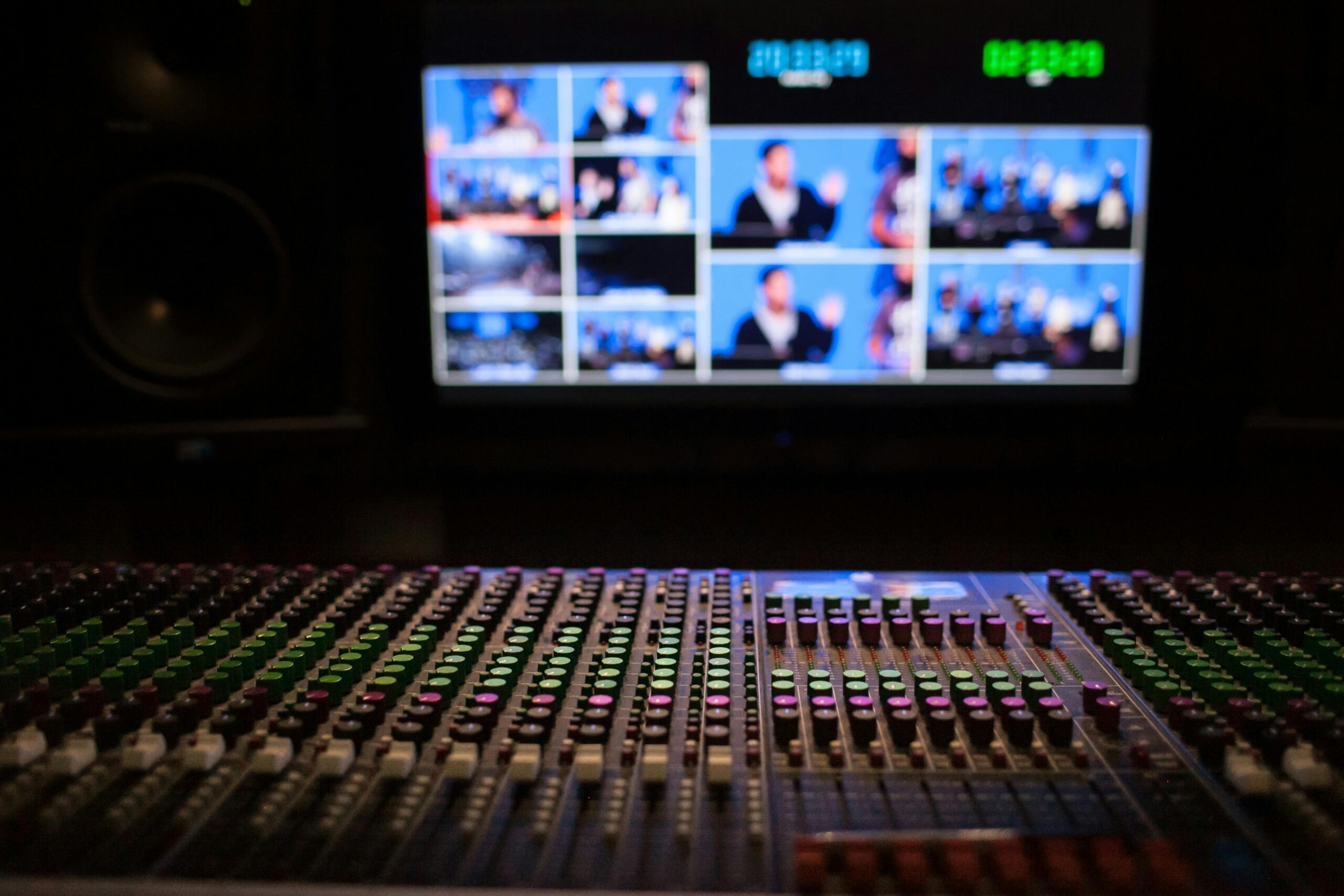 Data-Driven Drama: The Integration of Real-Time Analytics in Commentary